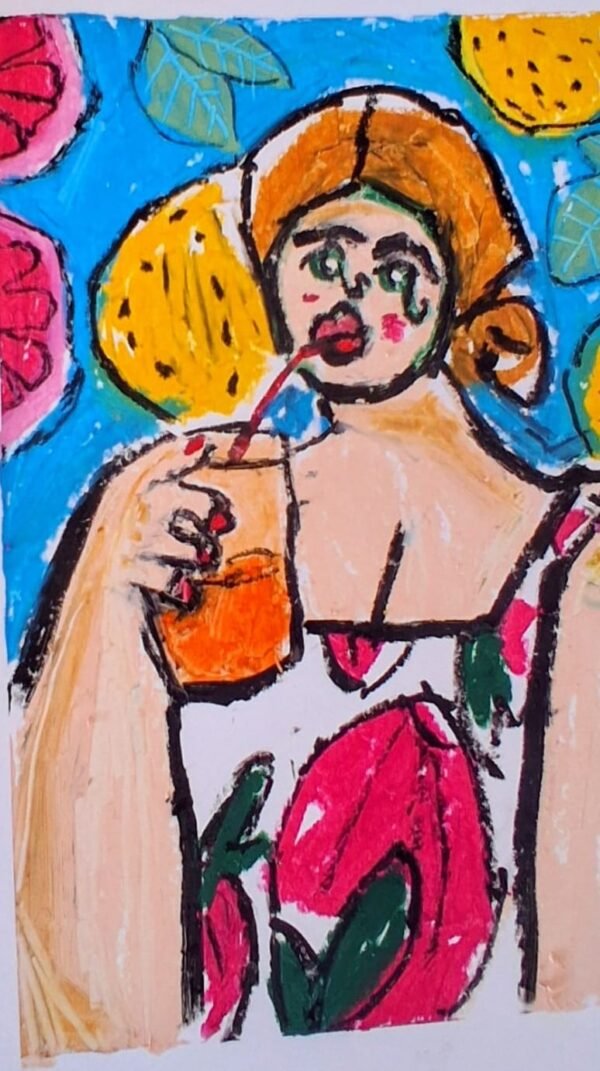 Opera La Donna che Beveva il Sole a Piccoli Sorsi: donna con cappello giallo che beve un succo arancione con una cannuccia rossa, tra limoni e foglie